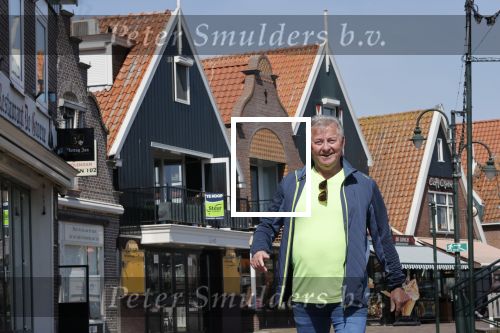 Volendam 23 april 2020
Jan Keizer wandelend op een lege dijk in Volendam ivm de coronacrisis.