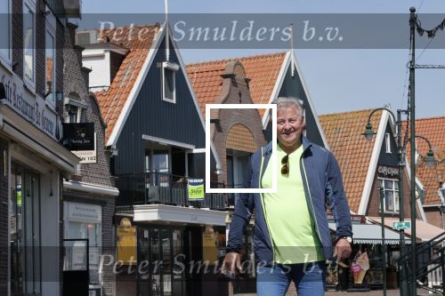Volendam 23 april 2020
Jan Keizer wandelend op een lege dijk in Volendam ivm de coronacrisis.