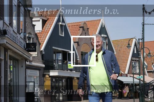 Volendam 23 april 2020
Jan Keizer wandelend op een lege dijk in Volendam ivm de coronacrisis.
