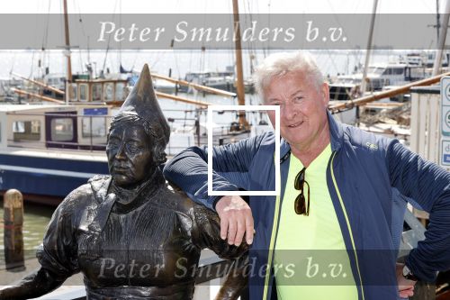 Volendam 23 april 2020
Jan Keizer wandelend op een lege dijk in Volendam ivm de coronacrisis.