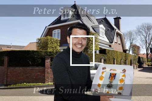 Volendam 24 april 2020
Jan Smit heeft een lintje / koninklijke onderscheiding gekregen.