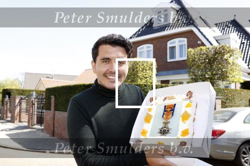 Volendam 24 april 2020
Jan Smit heeft een lintje / koninklijke onderscheiding gekregen.