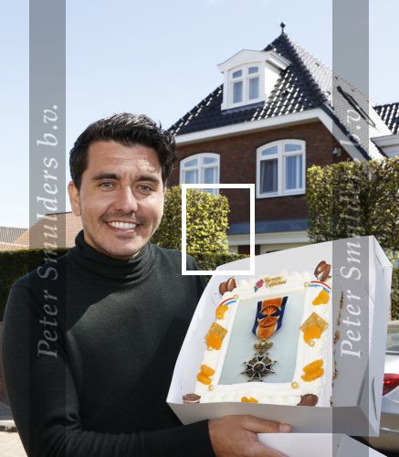 Volendam 24 april 2020
Jan Smit heeft een lintje / koninklijke onderscheiding gekregen.