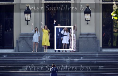 Den Haag 27 april 2020
ivm het corona virus is koningsdag in Maastricht afgelast en vieren Koning Willem Alexander Koningin Maxim en hun dochter prinses Amalia en Ariane de verjaardag van WA op paleis huis ten Bosch.