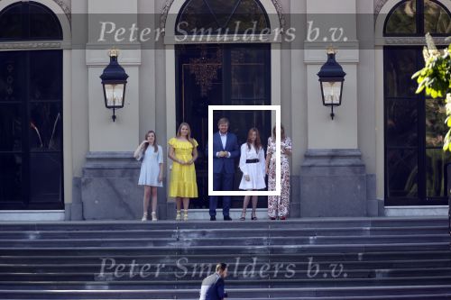 Den Haag 27 april 2020
ivm het corona virus is koningsdag in Maastricht afgelast en vieren Koning Willem Alexander Koningin Maxim en hun dochter prinses Amalia en Ariane de verjaardag van WA op paleis huis ten Bosch.