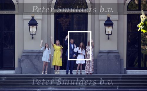 Den Haag 27 april 2020
ivm het corona virus is koningsdag in Maastricht afgelast en vieren Koning Willem Alexander Koningin Maxim en hun dochter prinses Amalia en Ariane de verjaardag van WA op paleis huis ten Bosch.