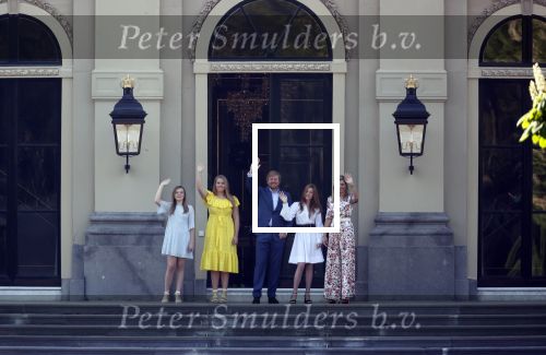 Den Haag 27 april 2020
ivm het corona virus is koningsdag in Maastricht afgelast en vieren Koning Willem Alexander Koningin Maxim en hun dochter prinses Amalia en Ariane de verjaardag van WA op paleis huis ten Bosch.