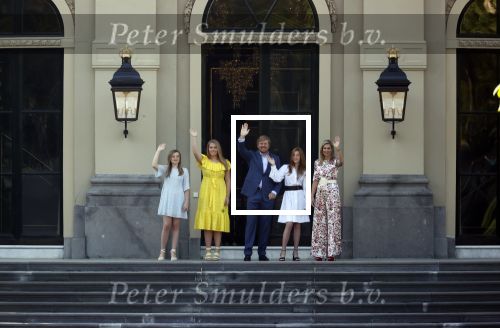 Den Haag 27 april 2020
ivm het corona virus is koningsdag in Maastricht afgelast en vieren Koning Willem Alexander Koningin Maxim en hun dochter prinses Amalia en Ariane de verjaardag van WA op paleis huis ten Bosch.