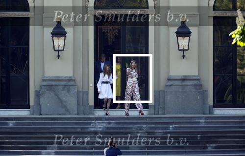 Den Haag 27 april 2020
ivm het corona virus is koningsdag in Maastricht afgelast en vieren Koning Willem Alexander Koningin Maxim en hun dochter prinses Amalia en Ariane de verjaardag van WA op paleis huis ten Bosch.