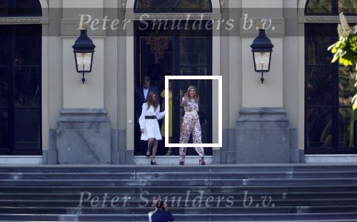 Den Haag 27 april 2020
ivm het corona virus is koningsdag in Maastricht afgelast en vieren Koning Willem Alexander Koningin Maxim en hun dochter prinses Amalia en Ariane de verjaardag van WA op paleis huis ten Bosch.