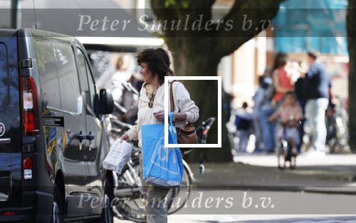 Amsterdam 21 april 2020
Linda v Dijck doet boodschappen op de cornelis schuytstraat.