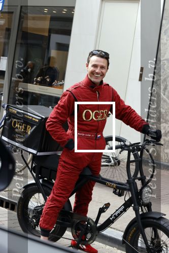 Amsterdam 25 april 2020
Martijn Lusink als fietskoerier voor OGER