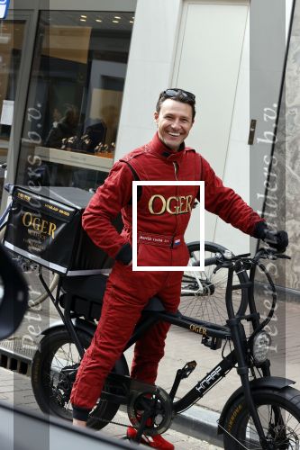 Amsterdam 25 april 2020
Martijn Lusink als fietskoerier voor OGER