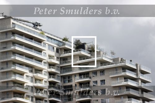 Amsterdam 30 april 2020
Martin Garrix woont in de penthouse op de zuidas . Het complex heet intermezzo