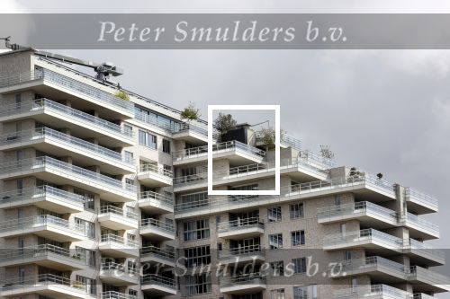 Amsterdam 30 april 2020
Martin Garrix woont in de penthouse op de zuidas . Het complex heet intermezzo