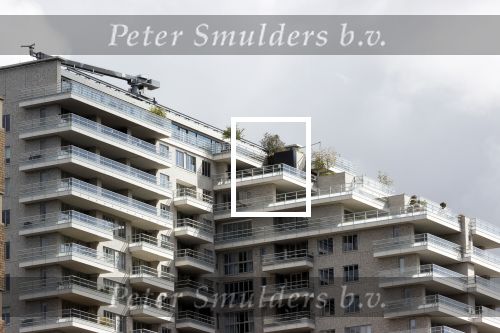 Amsterdam 30 april 2020
Martin Garrix woont in de penthouse op de zuidas . Het complex heet intermezzo