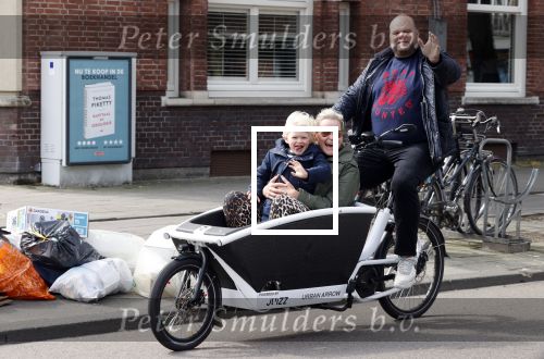 Amsterdam 18 april 2020
Menno Kohler met zijn vrouw en zoon op de bakfiets