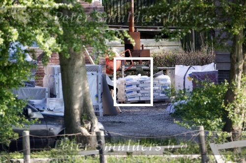 Warder 30 april 2020
Michiel Huisman en zijn vrouw Tara Elders zijn hun huis / boerderij aan het verbouwen