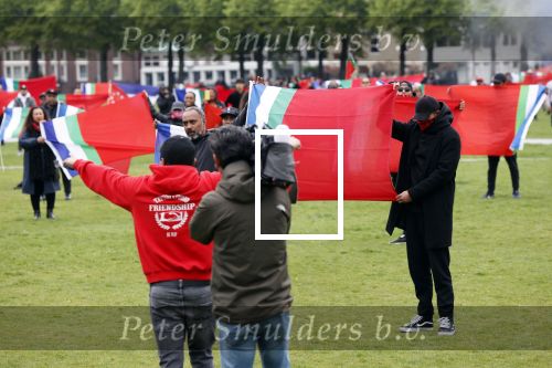 Amsterdam 29 april 2020
Honderden Molukkers op het museumplein. De politie keek toen maar hoefde niet op te treden.