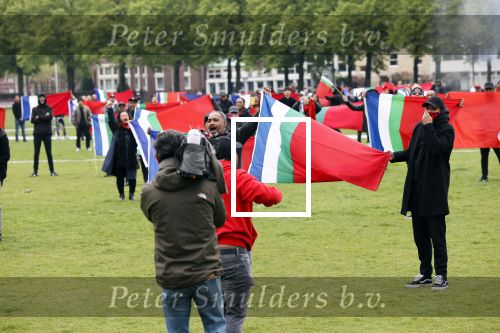Amsterdam 29 april 2020
Honderden Molukkers op het museumplein. De politie keek toen maar hoefde niet op te treden.