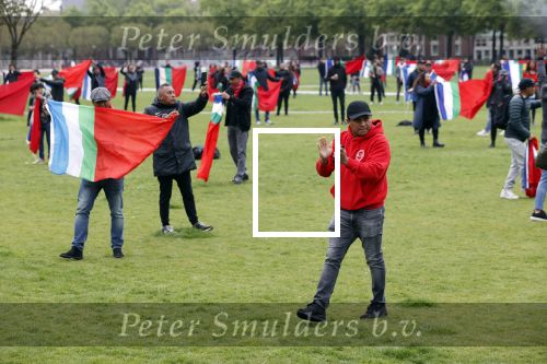 Amsterdam 29 april 2020
Honderden Molukkers op het museumplein. De politie keek toen maar hoefde niet op te treden.