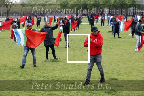 Amsterdam 29 april 2020
Honderden Molukkers op het museumplein. De politie keek toen maar hoefde niet op te treden.