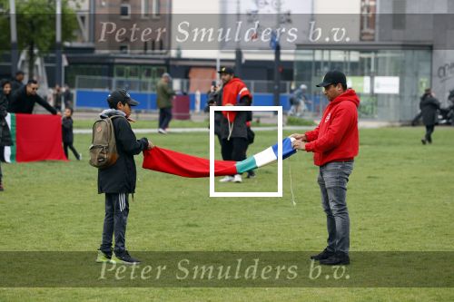 Amsterdam 29 april 2020
Honderden Molukkers op het museumplein. De politie keek toen maar hoefde niet op te treden.