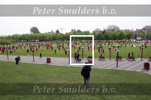 Amsterdam 29 april 2020
Honderden Molukkers op het museumplein. De politie keek toen maar hoefde niet op te treden.