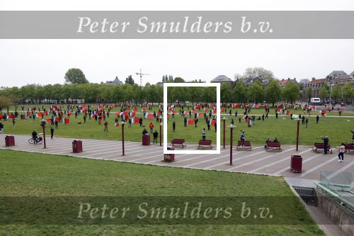Amsterdam 29 april 2020
Honderden Molukkers op het museumplein. De politie keek toen maar hoefde niet op te treden.