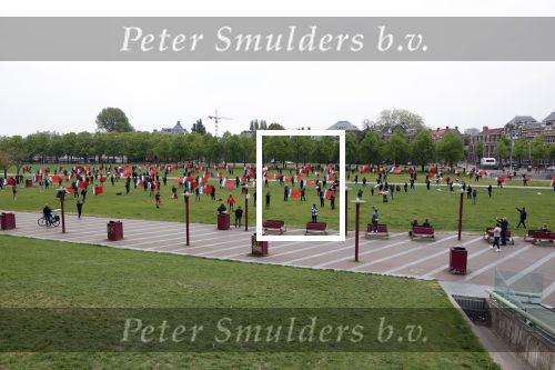 Amsterdam 29 april 2020
Honderden Molukkers op het museumplein. De politie keek toen maar hoefde niet op te treden.