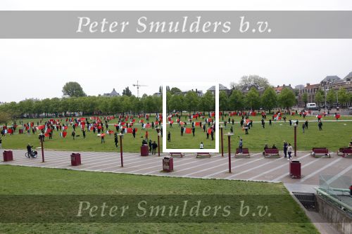 Amsterdam 29 april 2020
Honderden Molukkers op het museumplein. De politie keek toen maar hoefde niet op te treden.
