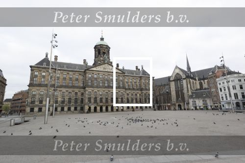 Amsterdam 26 april 2020
Amsterdam is uitgestorven in corona tijd. Bij het paleis op de Dam het Rijksmuseum de grachten de leidsestraat Leidseplein Rembrandtplein etc lopen bijna geen mensen.