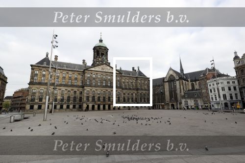 Amsterdam 26 april 2020
Amsterdam is uitgestorven in corona tijd. Bij het paleis op de Dam het Rijksmuseum de grachten de leidsestraat Leidseplein Rembrandtplein etc lopen bijna geen mensen.