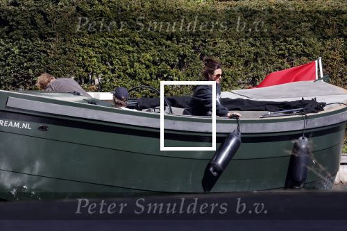 Amsterdam 19 april 2020
Prins Bernhard Prinses Annette en hun kinderen aan het varen op de grachten van Amsterdam . Ze varen in een groene waterdream ( Merk van Prins Bernhard)