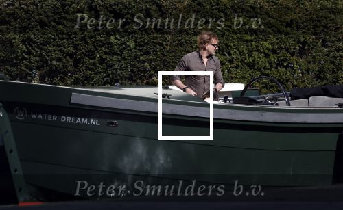 Amsterdam 19 april 2020
Prins Bernhard Prinses Annette en hun kinderen aan het varen op de grachten van Amsterdam . Ze varen in een groene waterdream ( Merk van Prins Bernhard)