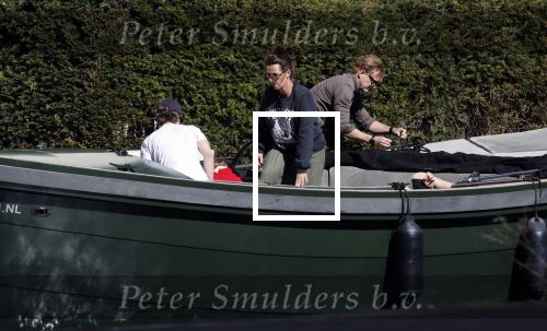 Amsterdam 19 april 2020
Prins Bernhard Prinses Annette en hun kinderen aan het varen op de grachten van Amsterdam . Ze varen in een groene waterdream ( Merk van Prins Bernhard)
