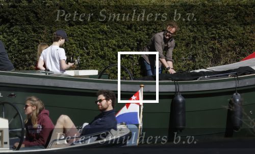 Amsterdam 19 april 2020
Prins Bernhard Prinses Annette en hun kinderen aan het varen op de grachten van Amsterdam . Ze varen in een groene waterdream ( Merk van Prins Bernhard)