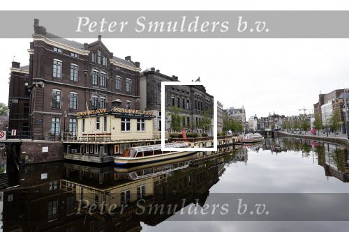 Amsterdam 26 april 2020
Amsterdam is uitgestorven in corona tijd. Bij het paleis op de Dam het Rijksmuseum de grachten de leidsestraat Leidseplein Rembrandtplein etc lopen bijna geen mensen.. Rederij Kooij ( rondvaartboten )