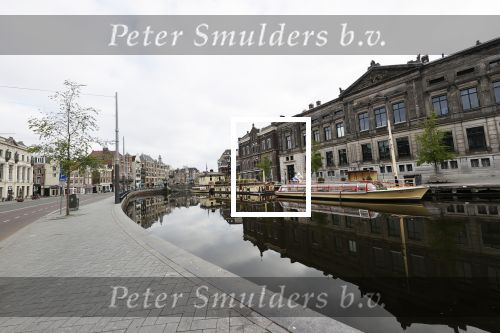 Amsterdam 26 april 2020
Amsterdam is uitgestorven in corona tijd. Bij het paleis op de Dam het Rijksmuseum de grachten de leidsestraat Leidseplein Rembrandtplein etc lopen bijna geen mensen.. Rederij Kooij ( rondvaartboten )