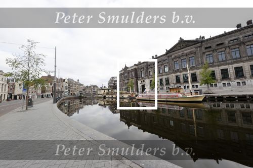 Amsterdam 26 april 2020
Amsterdam is uitgestorven in corona tijd. Bij het paleis op de Dam het Rijksmuseum de grachten de leidsestraat Leidseplein Rembrandtplein etc lopen bijna geen mensen.. Rederij Kooij ( rondvaartboten )