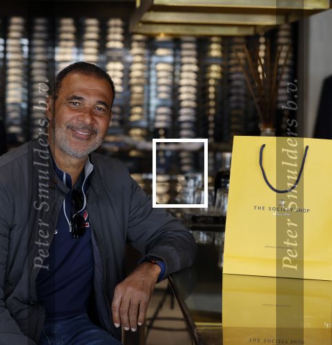 Amsterdam 20 april 2020
Ruud Gullit aan het winkelen bij the society shop .