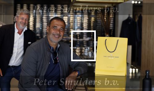 Amsterdam 20 april 2020
Ruud Gullit aan het winkelen bij the society shop .