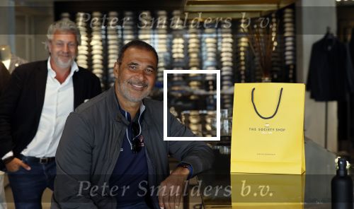 Amsterdam 20 april 2020
Ruud Gullit aan het winkelen bij the society shop .
