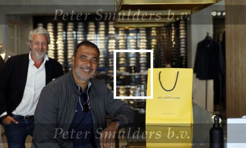 Amsterdam 20 april 2020
Ruud Gullit aan het winkelen bij the society shop .