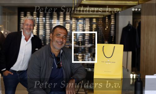 Amsterdam 20 april 2020
Ruud Gullit aan het winkelen bij the society shop .