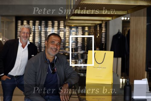 Amsterdam 20 april 2020
Ruud Gullit aan het winkelen bij the society shop .