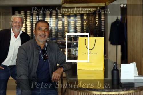 Amsterdam 20 april 2020
Ruud Gullit aan het winkelen bij the society shop .