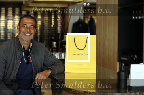 Amsterdam 20 april 2020
Ruud Gullit aan het winkelen bij the society shop .