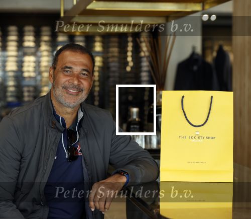 Amsterdam 20 april 2020
Ruud Gullit aan het winkelen bij the society shop .