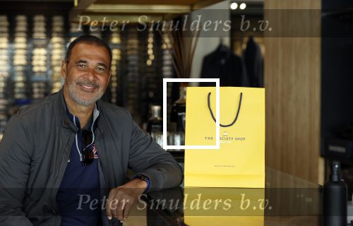 Amsterdam 20 april 2020
Ruud Gullit aan het winkelen bij the society shop .